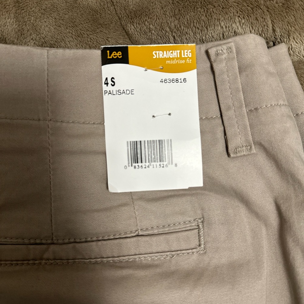 Lee women’s straight leg essential chinos hard to capture true color size 4S